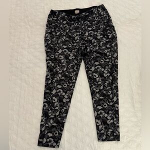 Chicos Zenergy Black/Gray/White Floral Athletic Crop Legging Pant Womens 3 US 16